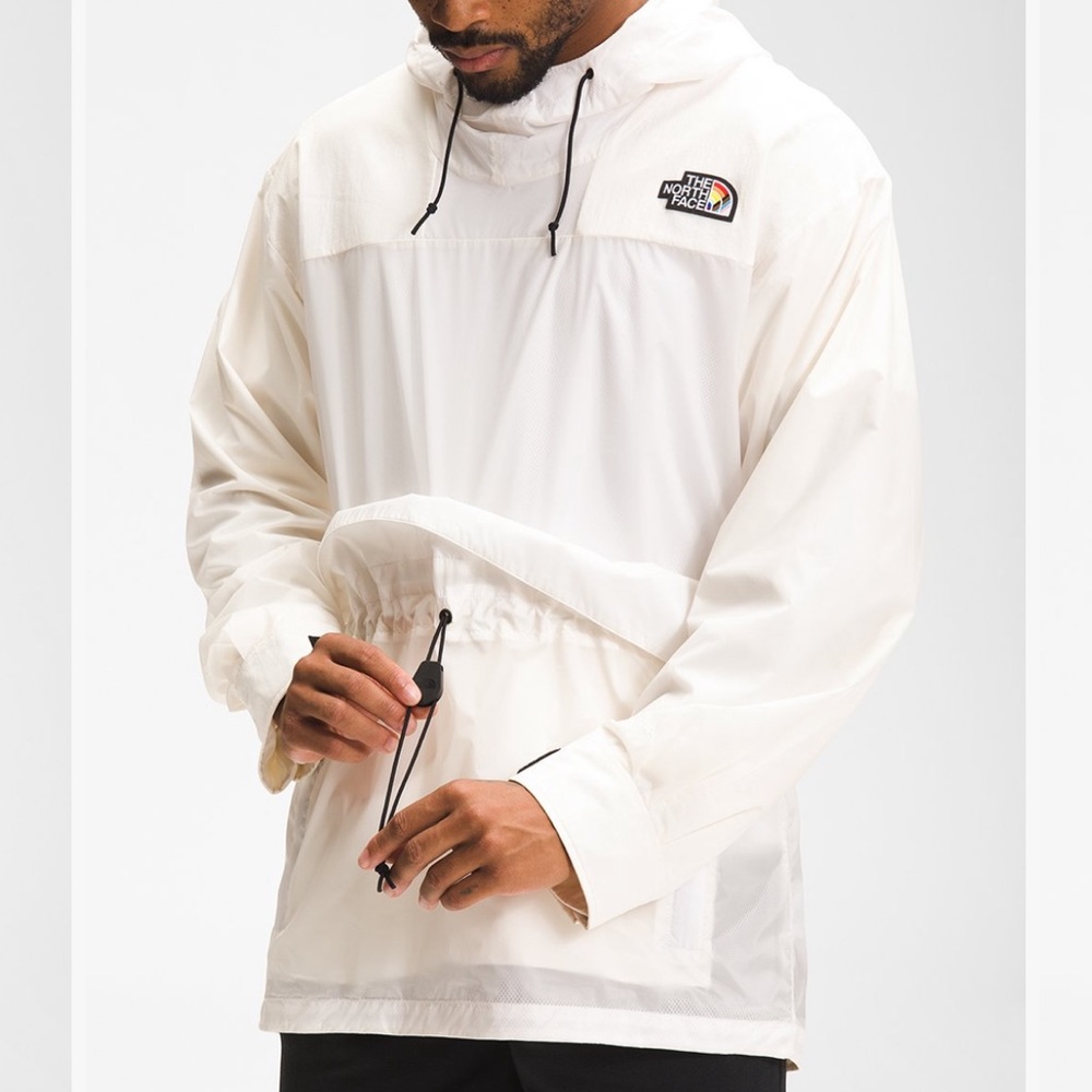 The North Face Gardenia White Outline hooded Anorak windbreaker. SZ M. NWT